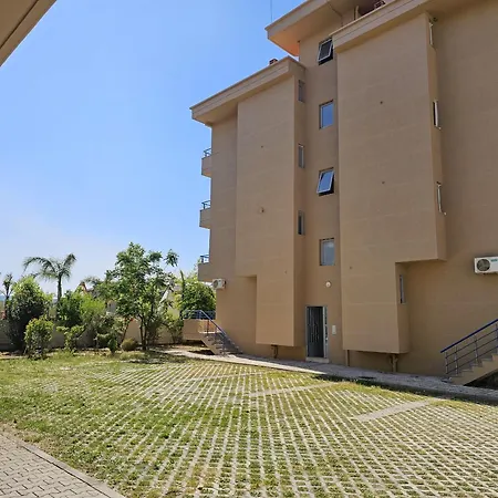 Apartment With Pool View In Rradhime