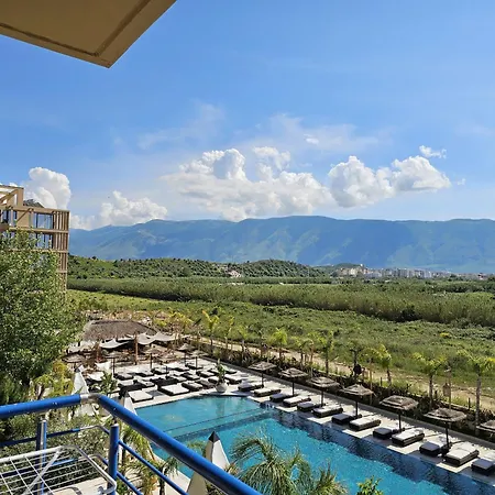 With Pool View In Rradhime Apartment *