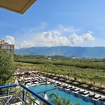 With Pool View In Rradhime דירה *