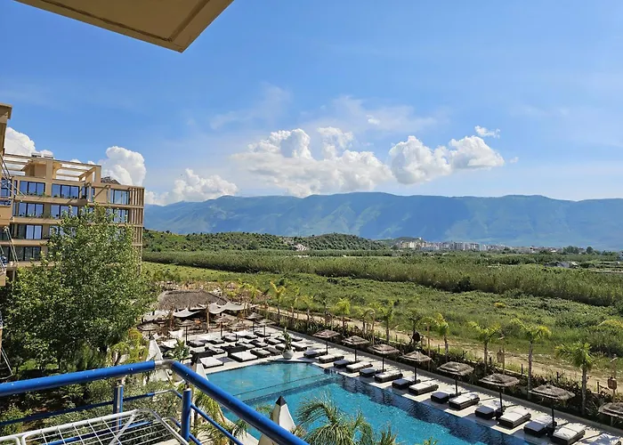 With Pool View In Rradhime Lägenhet *